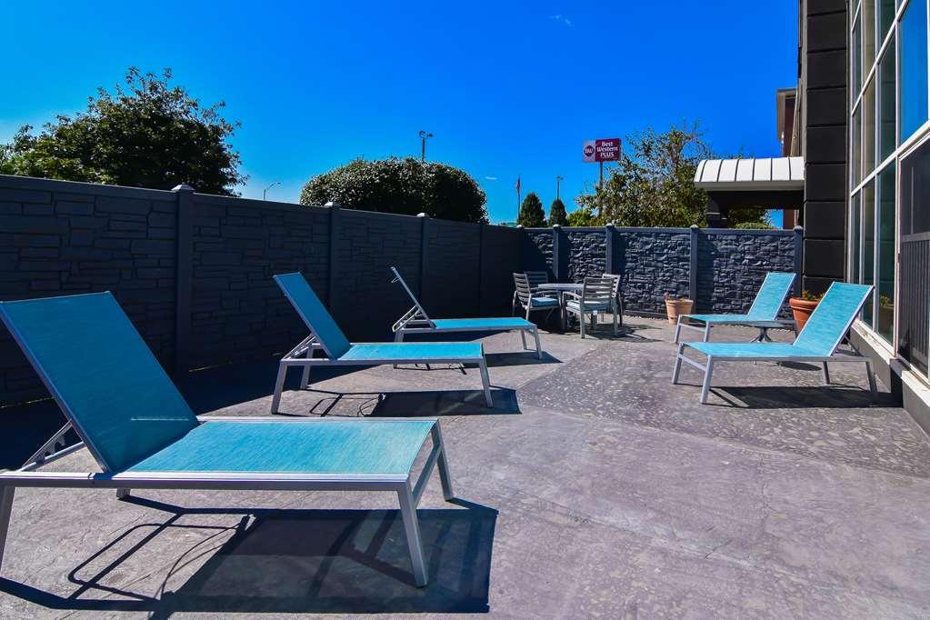 Best Western Plus Lafayette Hotel University Area 시설 사진
