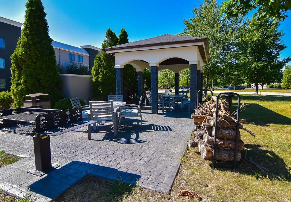 Best Western Plus Lafayette Hotel University Area 시설 사진