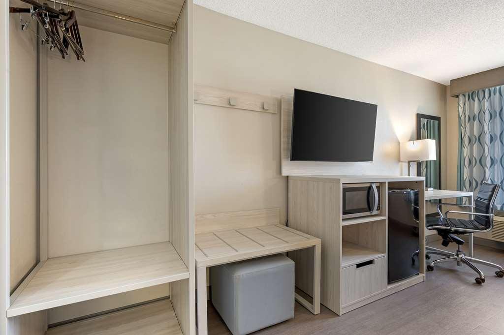 Best Western Plus Lafayette Hotel University Area 객실 사진