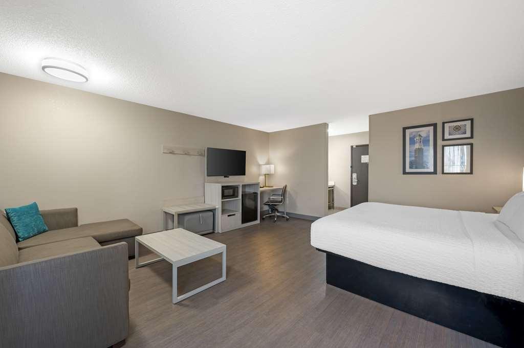 Best Western Plus Lafayette Hotel University Area 객실 사진