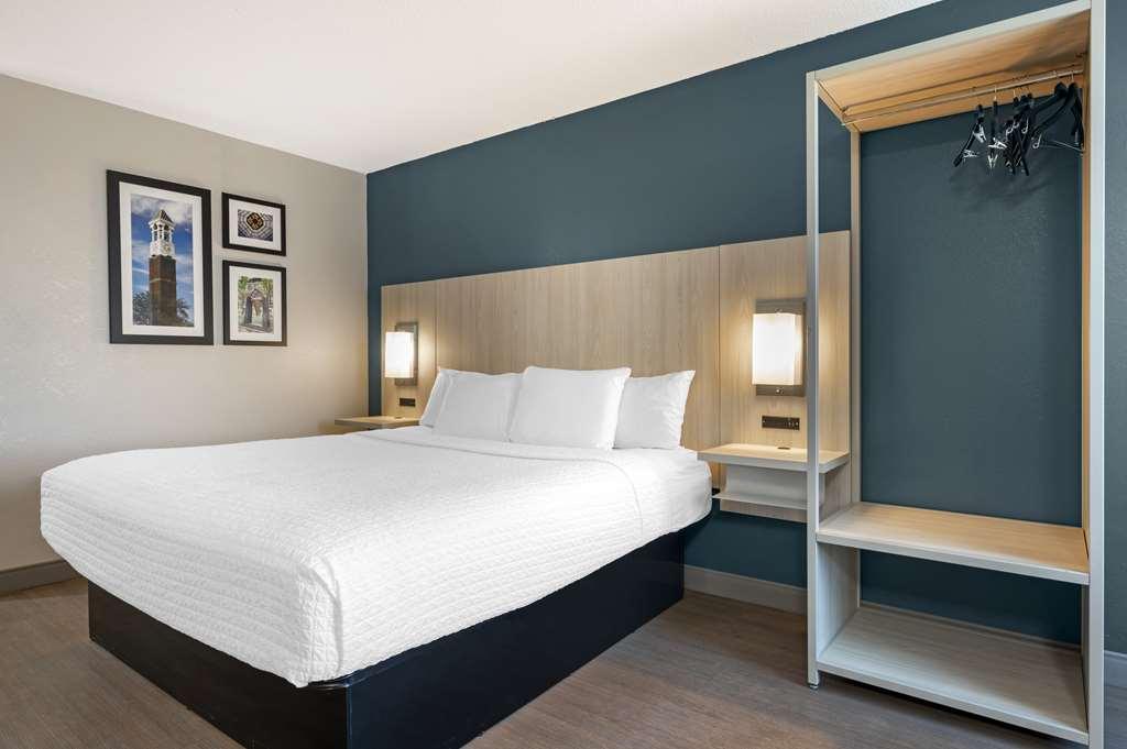 Best Western Plus Lafayette Hotel University Area 객실 사진