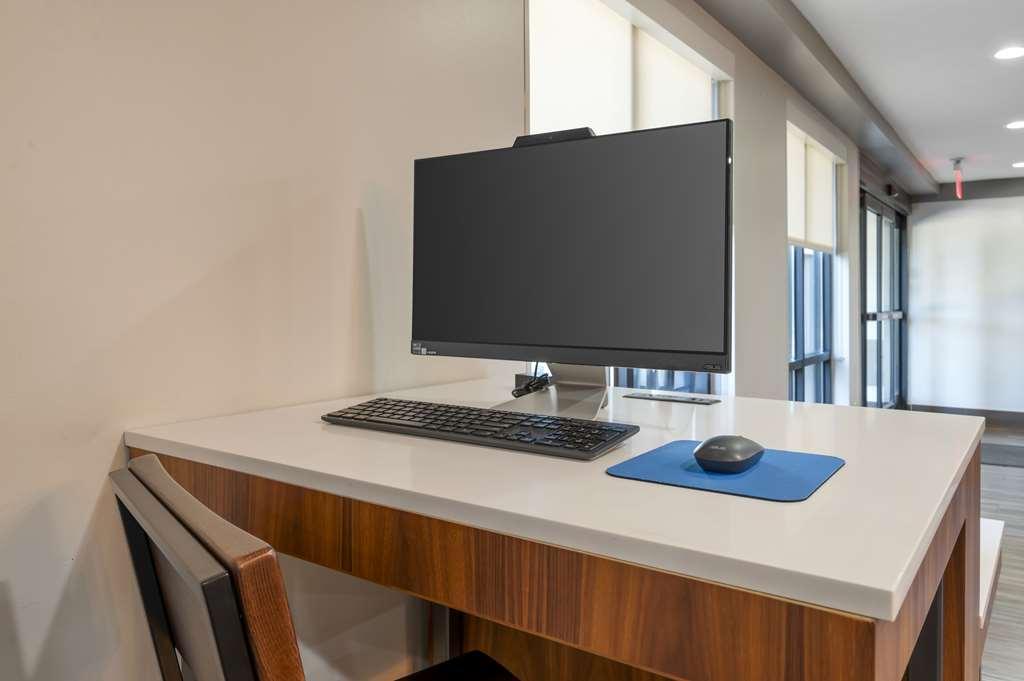 Best Western Plus Lafayette Hotel University Area 시설 사진