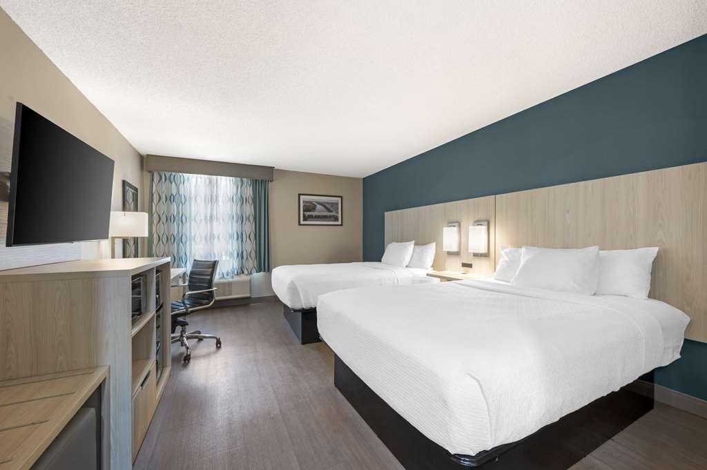 Best Western Plus Lafayette Hotel University Area 객실 사진